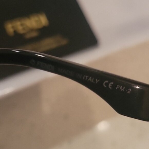 FENDI FF Logo Oversize Sunglasses - Picture 8 of 10